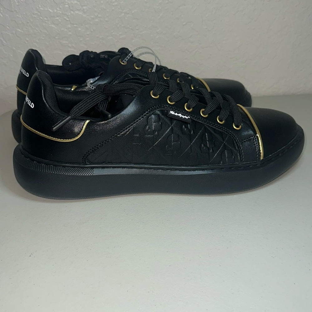 KARL LAGERFELD PARIS NEW, size 13M, very comfy, last one!